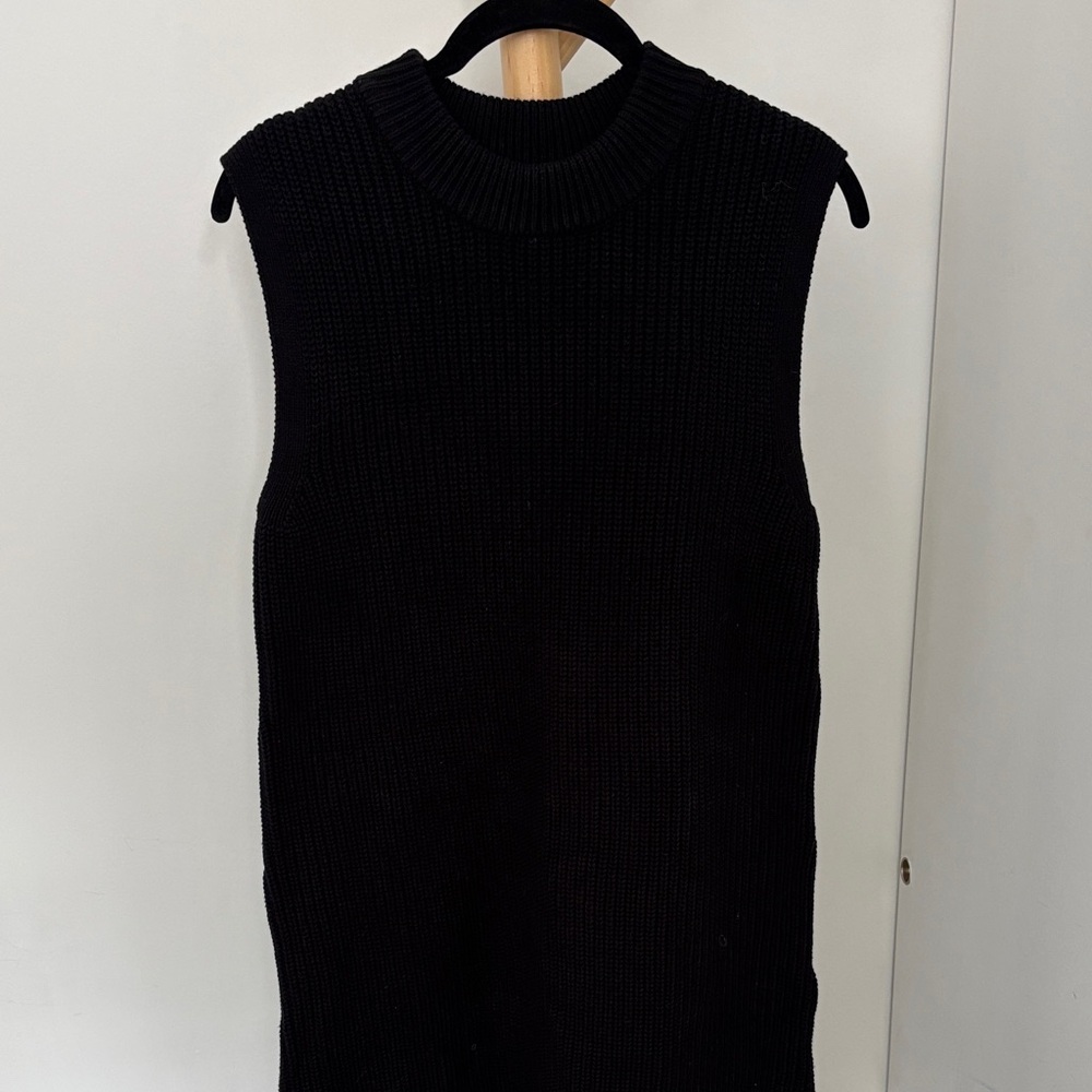 H&M Women's Black Sleeveless Sweater